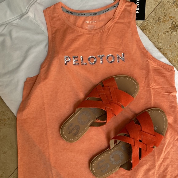 Peleton muscle Tee. Women’s Size S - Picture 4 of 5